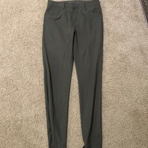 Vuori meta pant 30/34 dark oregano green